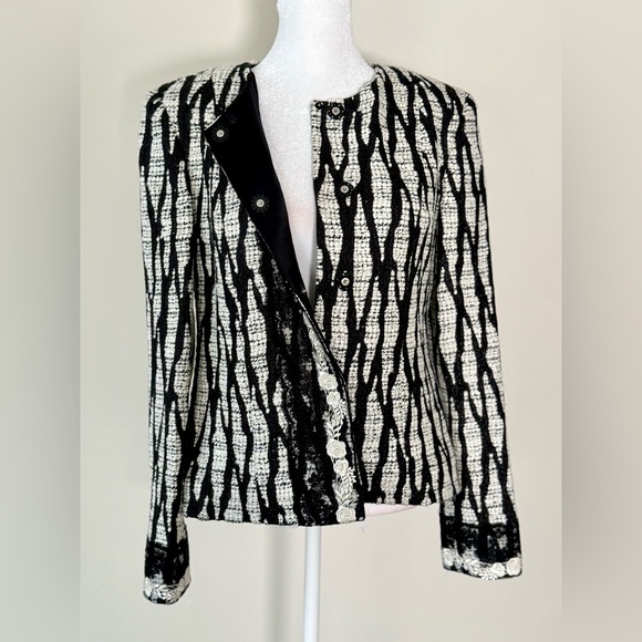 Peggy Jennings ~ Couture Jacket ~ Wool with Silk Lining & Embroidery. 🖤🤍 - Picture 4 of 7